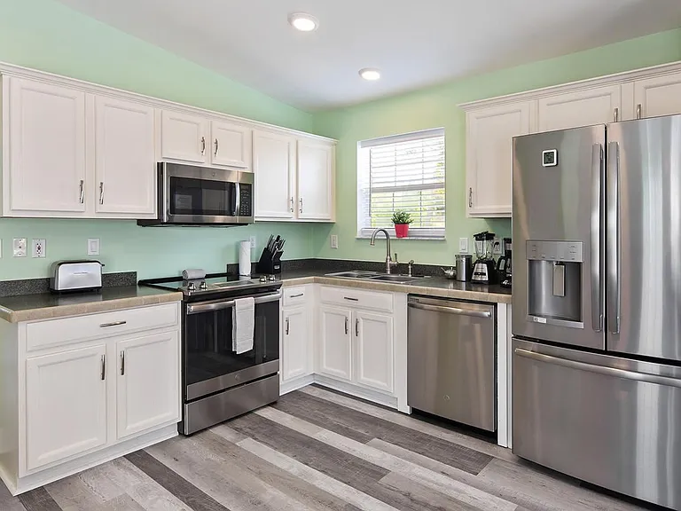 32 Beach Dr — Photo 6