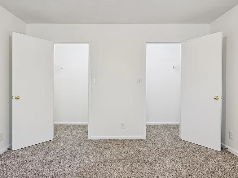 Three Bedroom - 3 Bed / 2 Bath - 1,270 Sq.Ft.