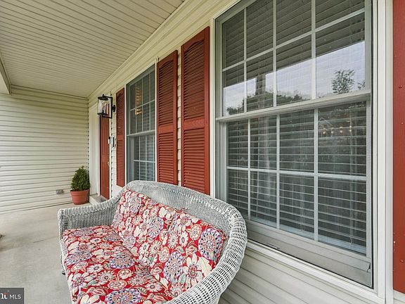 3rd image of 33 Delancy Ct
