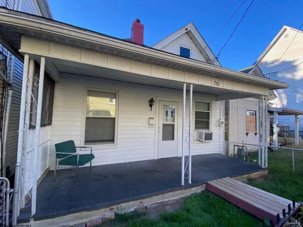 210 Byrd Ln, Clarksburg, WV 26301