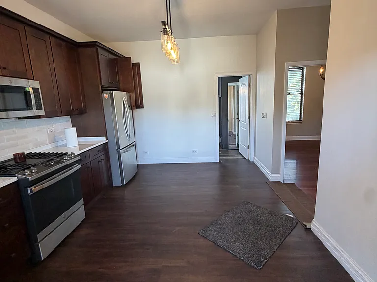 2411 W 34th Pl — Photo 9