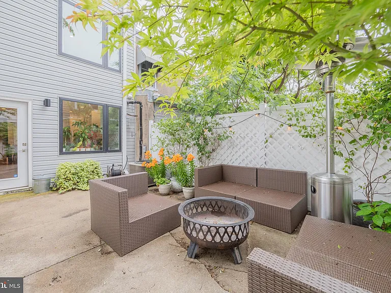 2317 E Letterly St — Photo 20