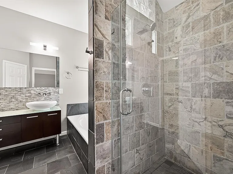 4818 Lake Catherine Ct — Photo 27