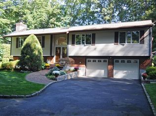 9 Deerhill Ln, Scarsdale, NY 10583