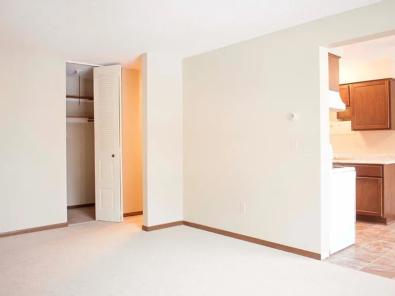 140 3rd St W — Photo 15