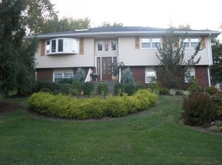 8 Ridge Rd, Parsippany, NJ 07054