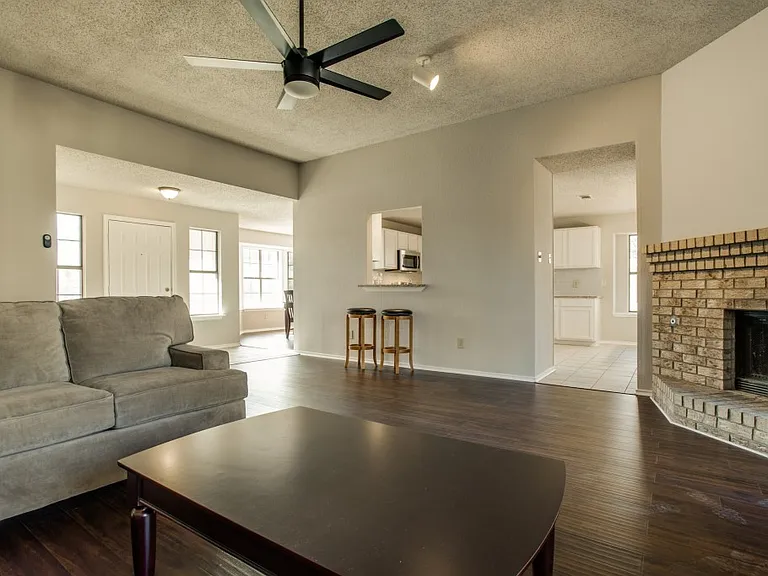 1305 Chicota Dr — Photo 21