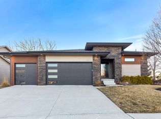803 S 93rd St, West Des Moines, IA 50266