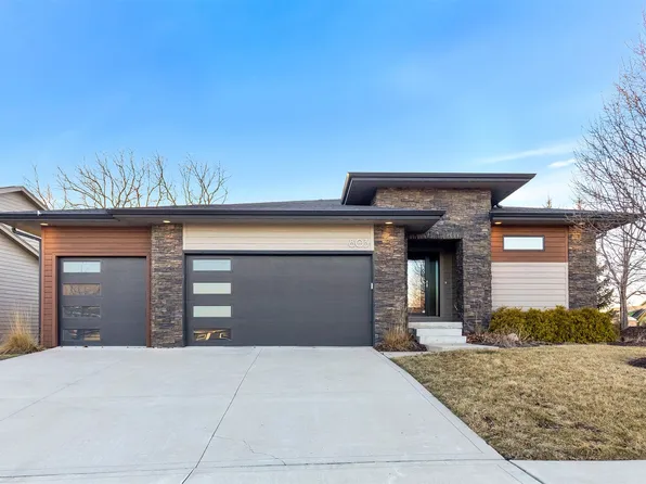 803 S 93rd St, West Des Moines, IA 50266