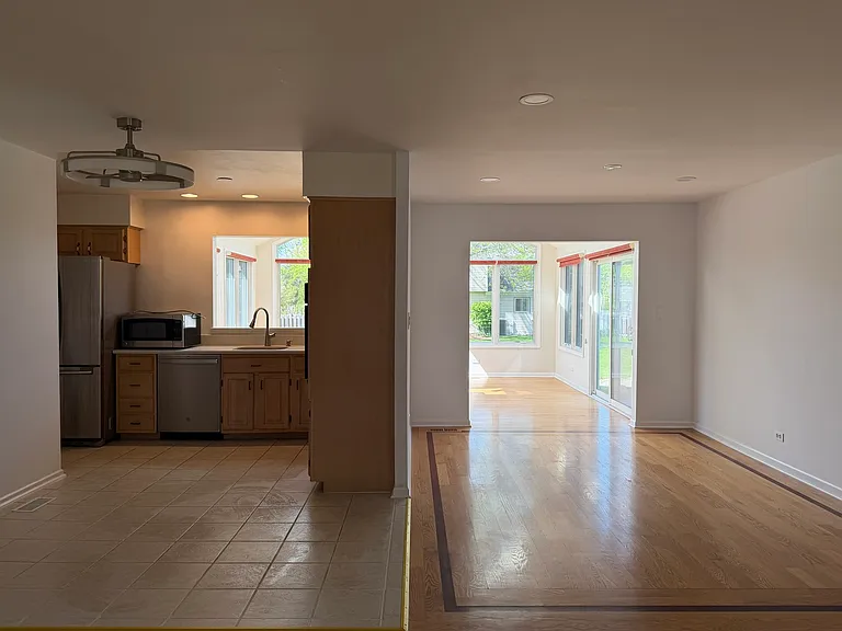 1161 Parker Ln — Photo 6