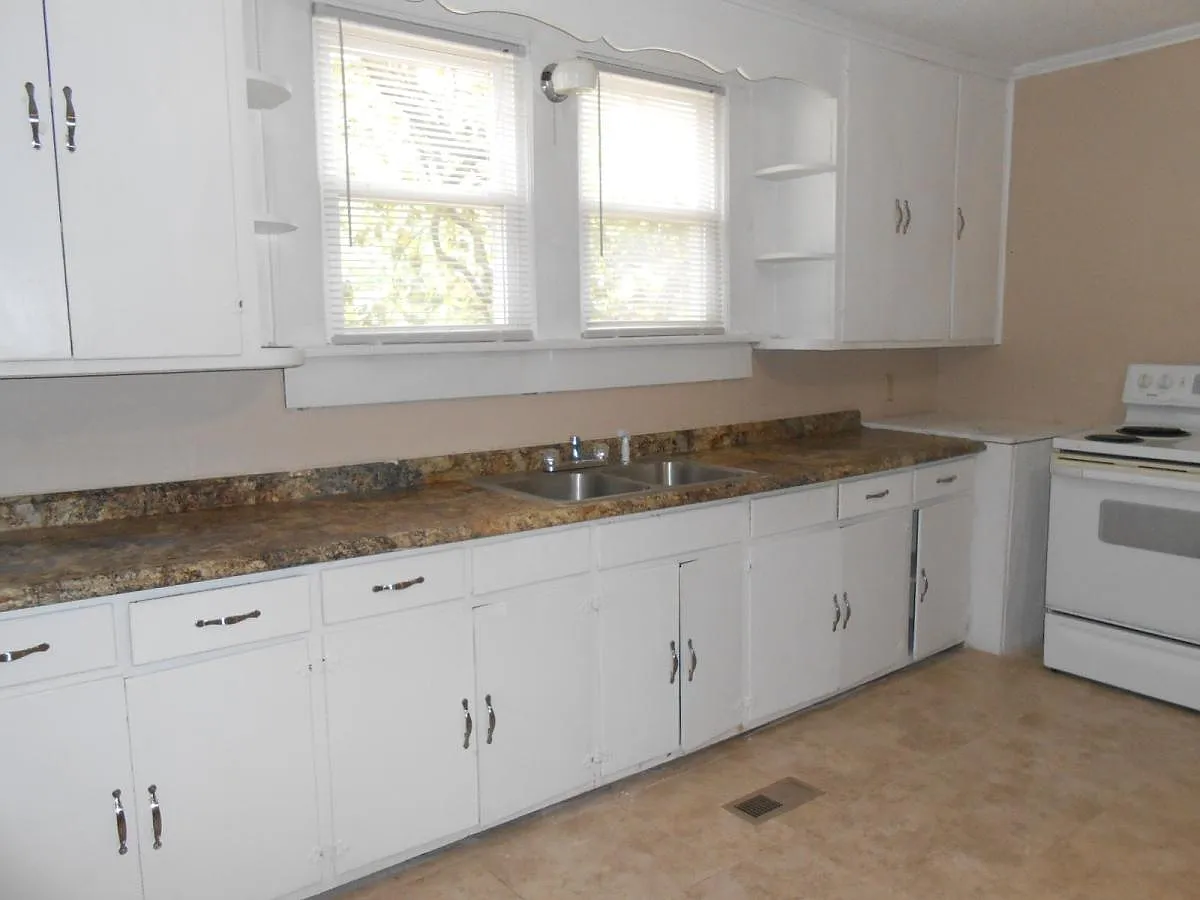 kitchen - S Jackson St