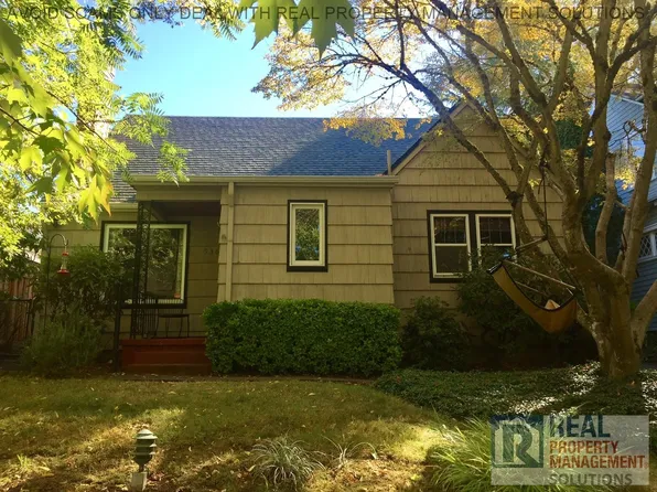 536 NE Hazelfern Pl, Portland, OR 97232