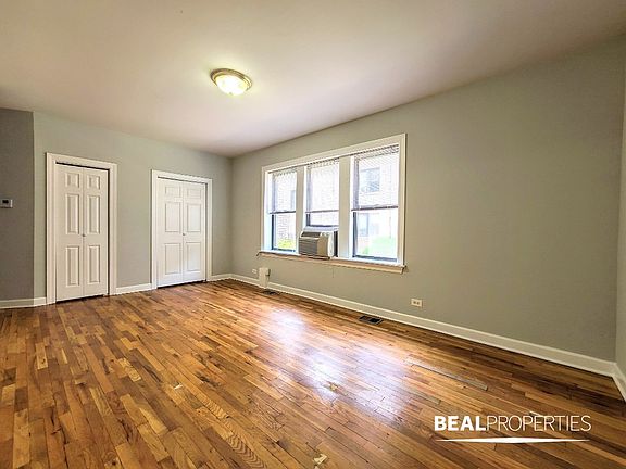 2nd image of 3720.5 N Pine Grove Ave #3720X-W1