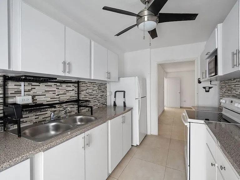 Urb Crown Hills 127 Calle Carite — Photo 23