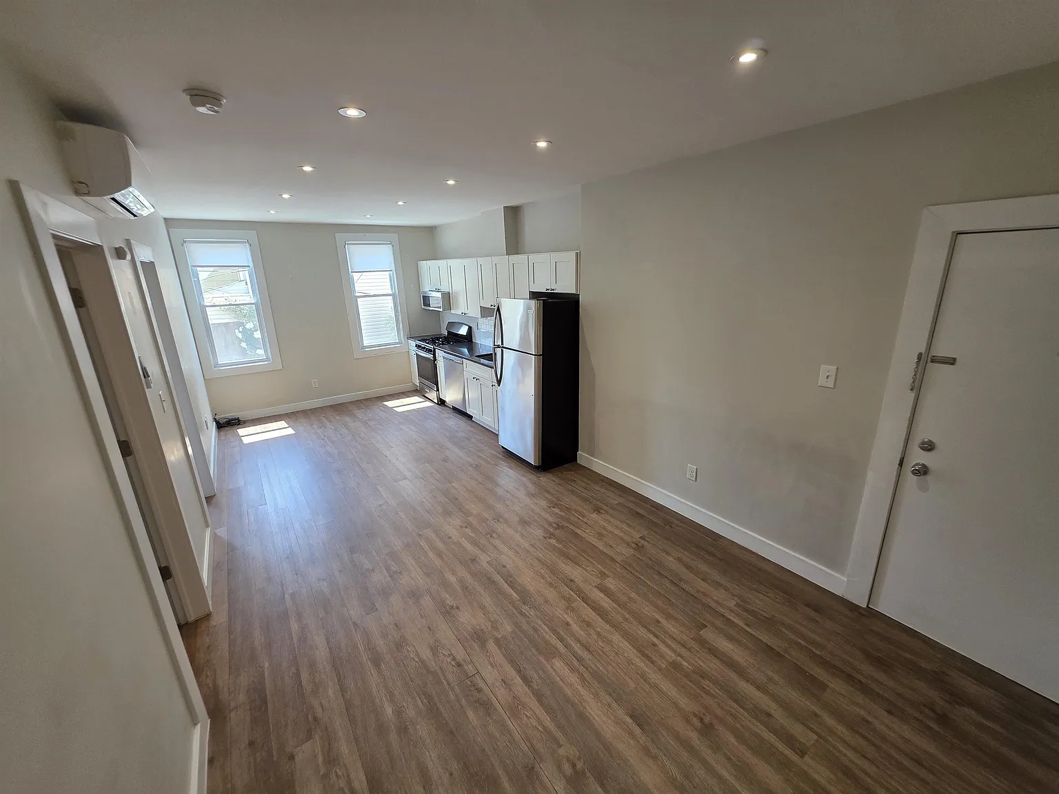 2 bed, 1.0 bath, $2,000 — Photo 3