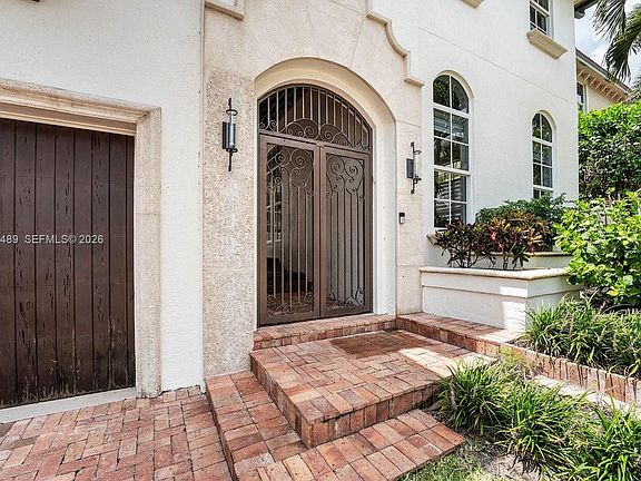 4th image of 460 Surfside Ln