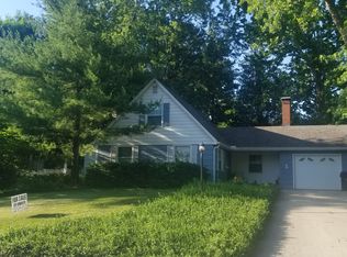 5 Paul Ct, Bloomington, IL 61701