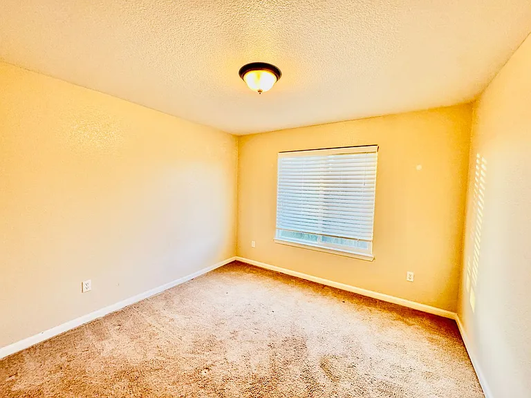 1946 Rainier Dr — Photo 10