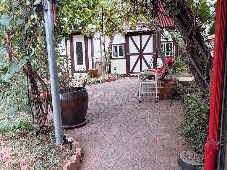 1144 S Oakland St — Photo 14