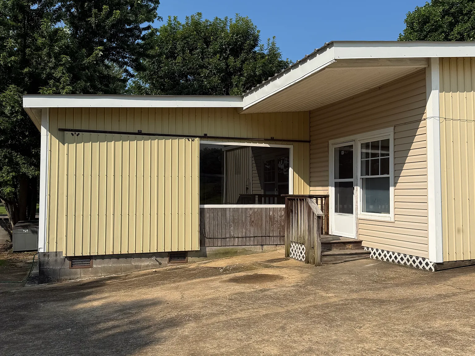 2 bed, 1100 sqft, $900 — Photo 1