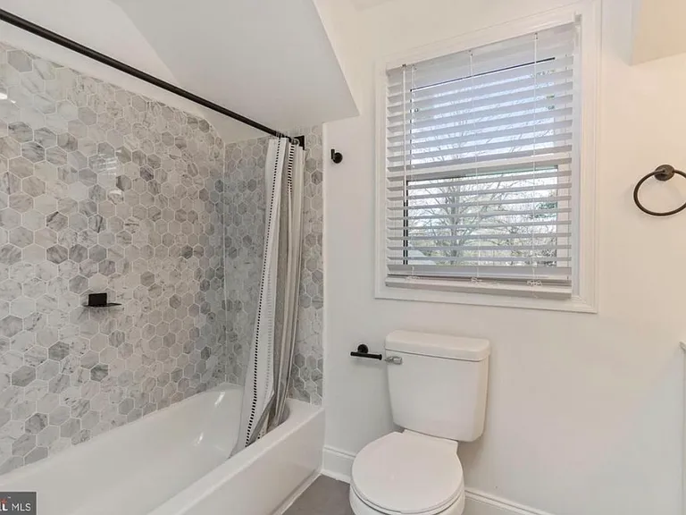 602 S Hammonds Ferry Rd — Photo 18