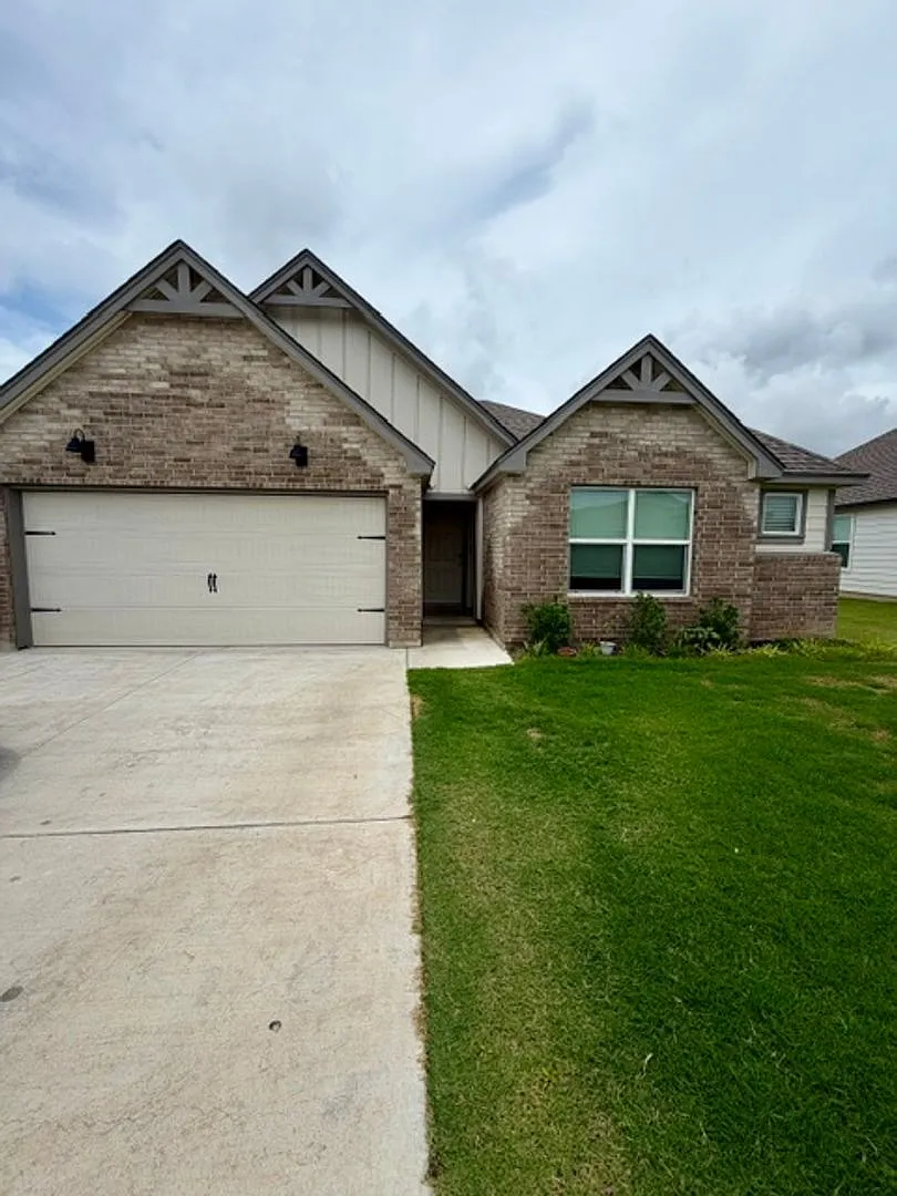 Cute 3 Bedroom 2 Bath - Midway ISD — Photo 1