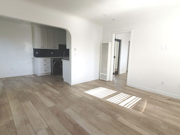 4th image of 2518-2522 4th St #2522-B