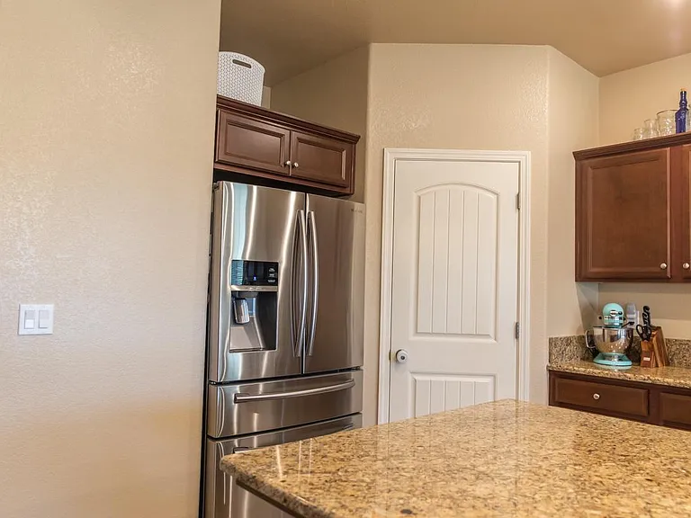 2327 W Queens Way — Photo 19