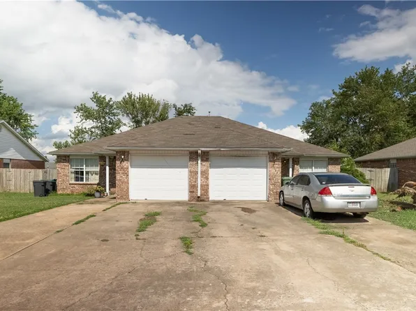 2011 S F St, Rogers, AR 72758