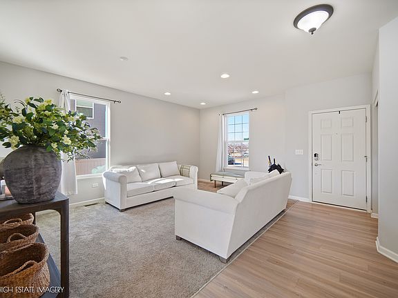 3rd image of 1816 Wellington Dr