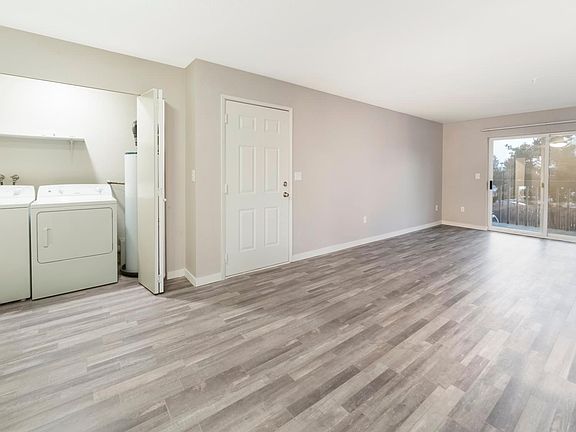 5th image of 423 SE Clark Ave #1