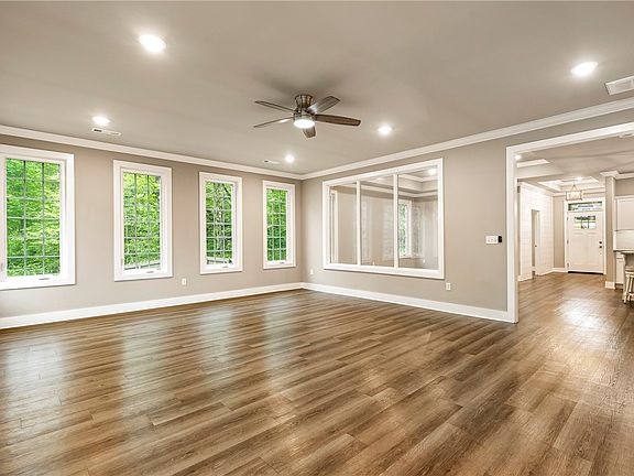 4th image of 9 Hubert Ln