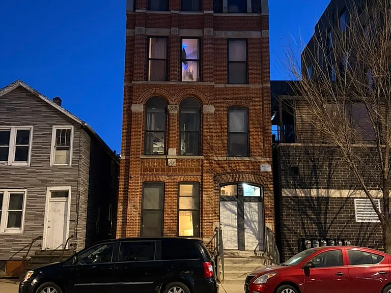 1151 W Erie St #4F — Photo 2