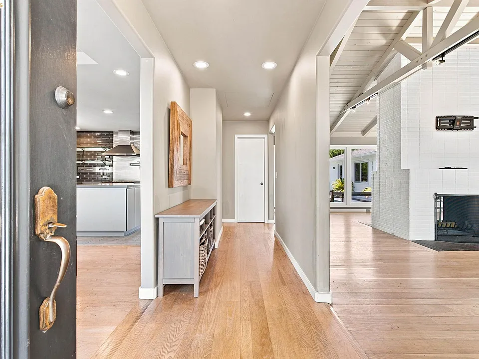 26 Dudley Ct
