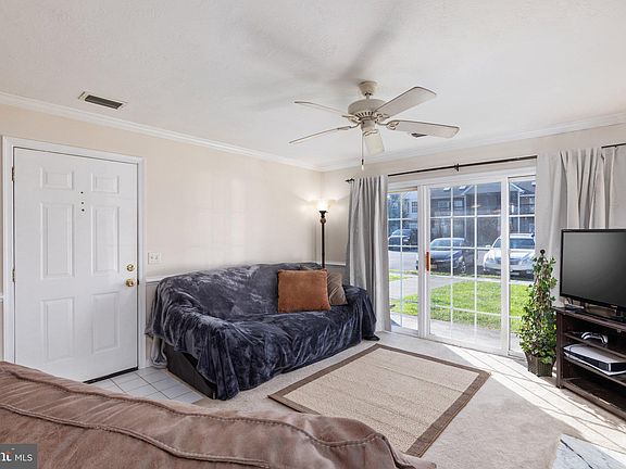 3rd image of 123 Brookland Ct APT 1