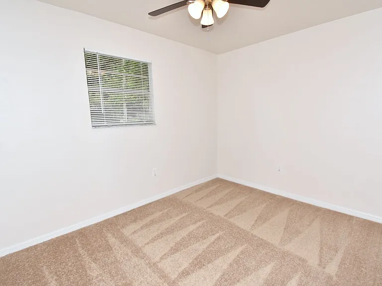 2035 NW 33rd Ave — Photo 7