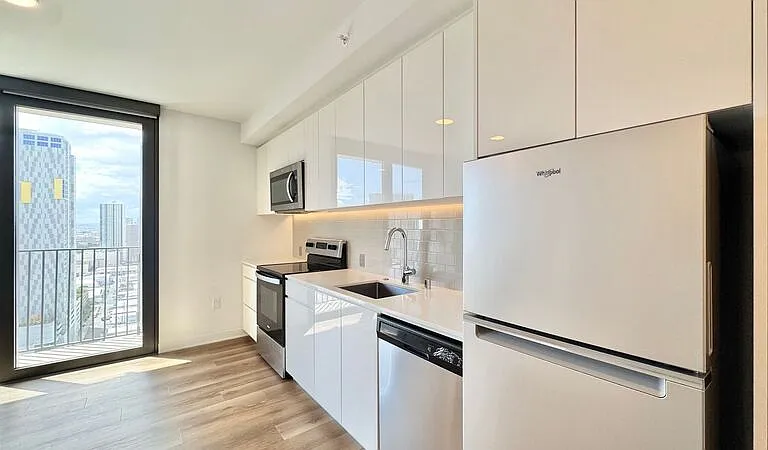 987 Queen St #2511 — Photo 6