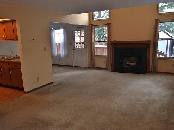 3rd image of 329 Halsbury Cir