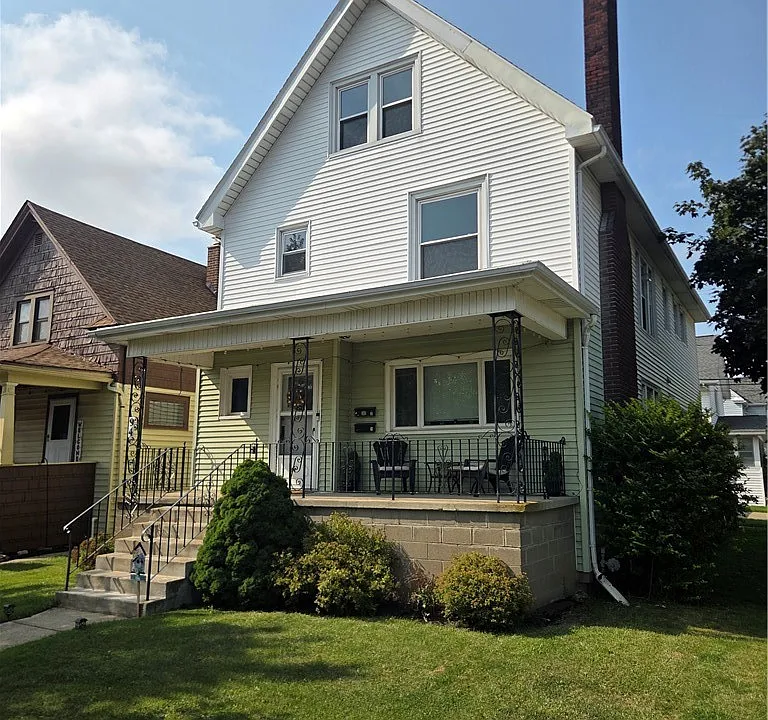 94 Parkwood Ave #2