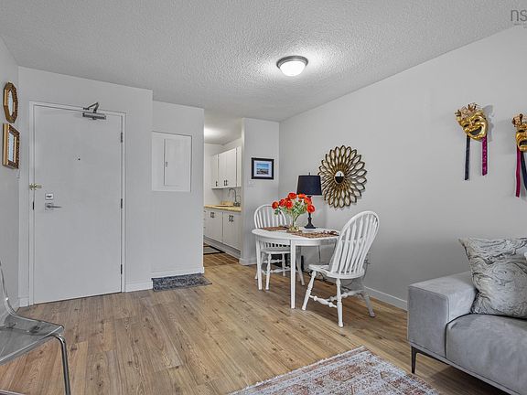3rd image of 5572 N Ridge Rd #1002