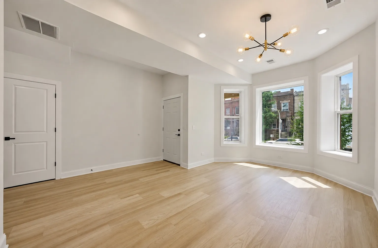 3 bed, 2200 sqft, $1,900 — Photo 3
