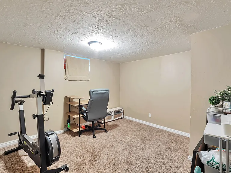 748 E Maple St — Photo 15