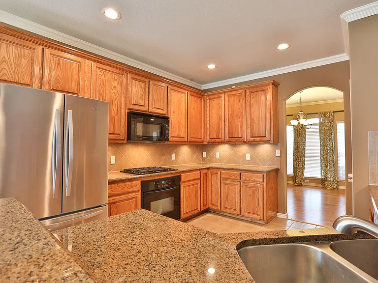 11921 Kingsville Dr — Photo 9