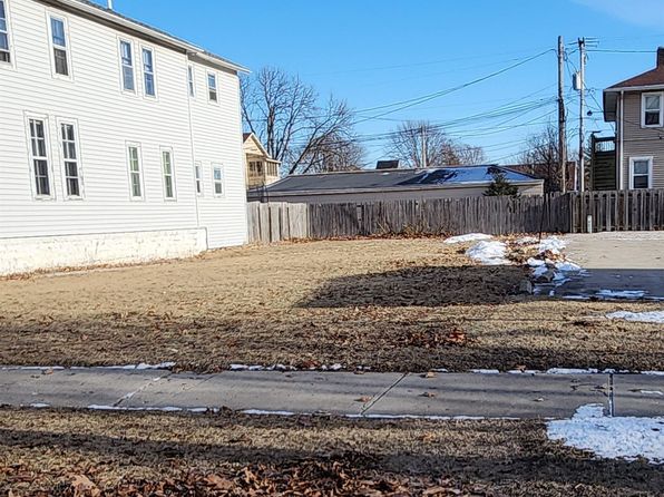 112 N Jackson St, Green Bay, WI 54301