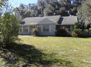 34 S Main St, Crescent City, FL 32112