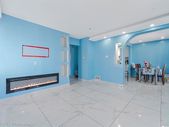 4th image of 8040 Plainview Ave