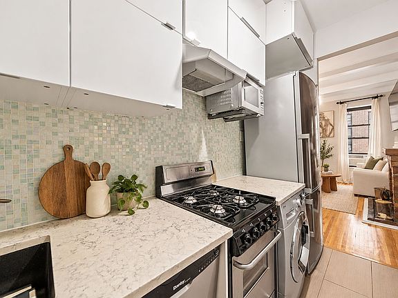 4th image of 132 W 71st St APT 7