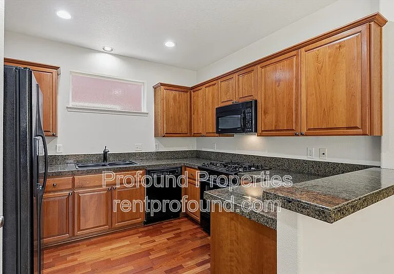 1140 SE Tamango St — Photo 7