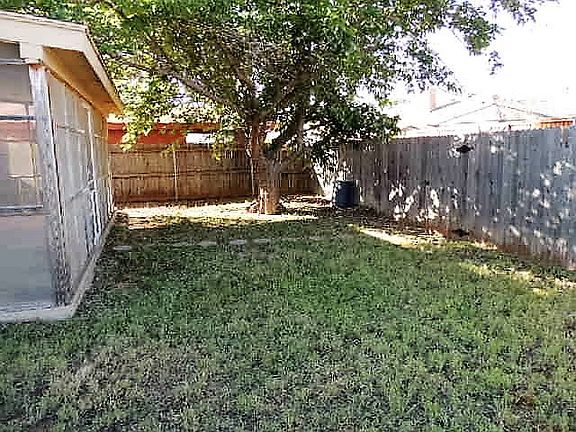 5th image of 4625 Lamont Ave