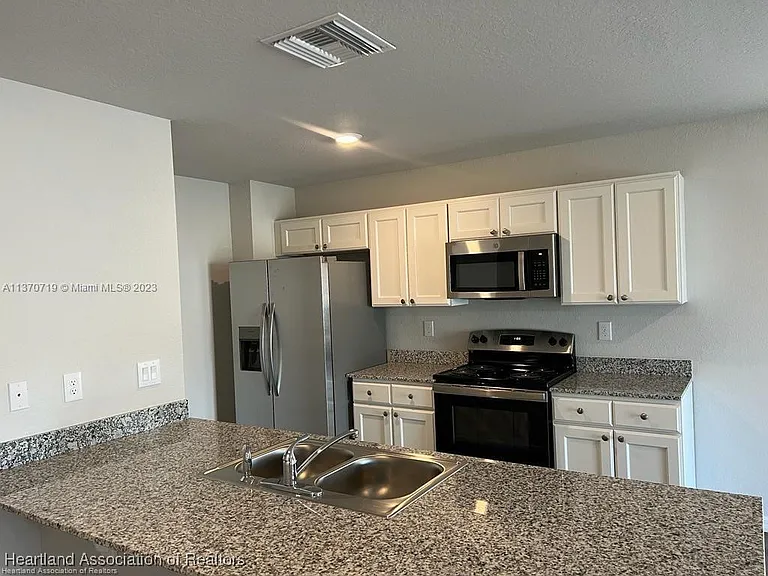 1452 Stone Ridge Cir — Photo 5